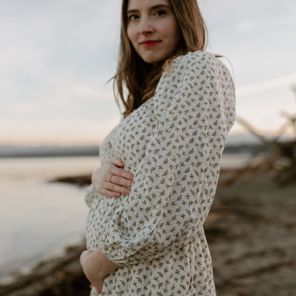 TayMariePhotoKatie+SteveMaternity-RathtrevorBeachParksville-71