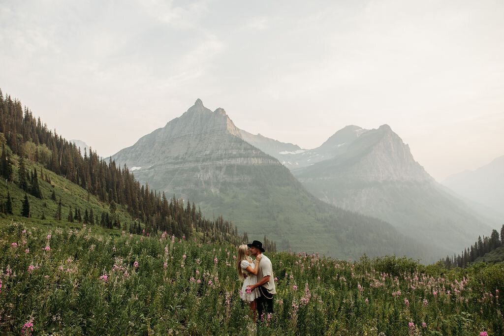 glaciernationalparkengagementphotographer-glaciernationalparkengagement-glaciernationalparkcouplesphotos-154