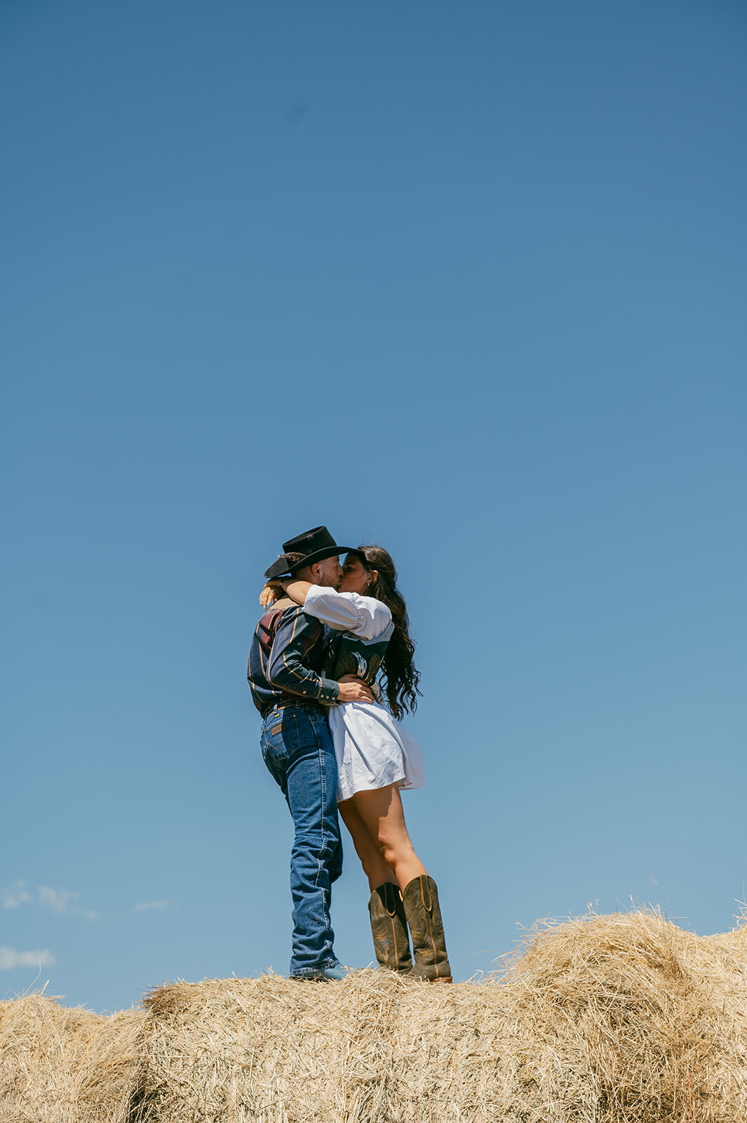 presley-gray-photo-haybale-forest-montana-elopement-7463