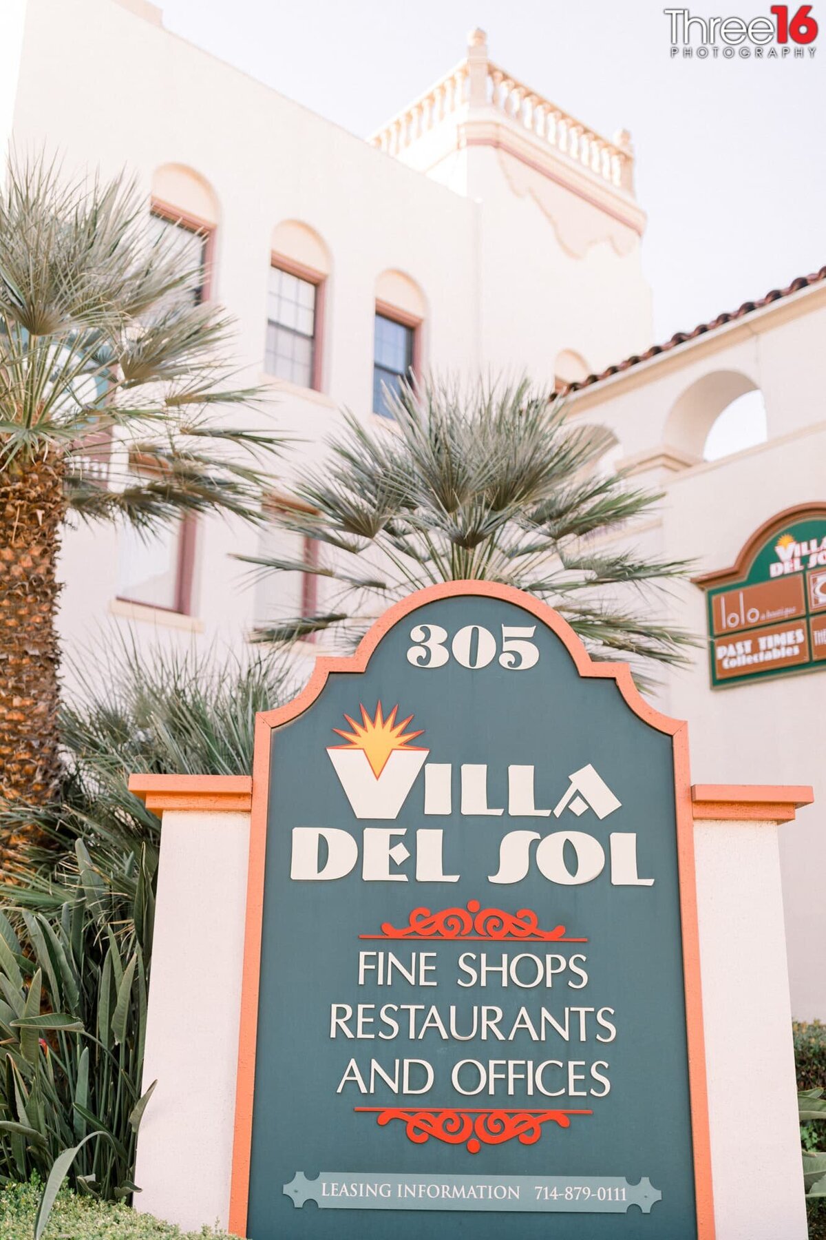 Villa Del Sol signage
