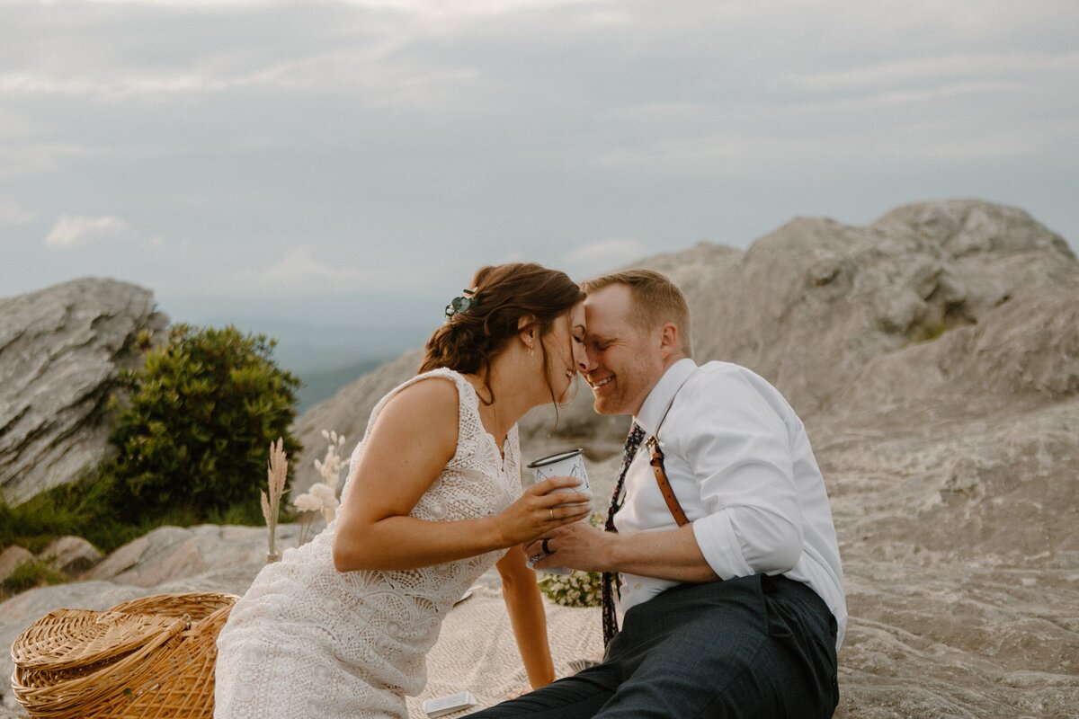 JulesWrennPhotography_Taylor_Sean_Elopement_HawksbillMountain-62