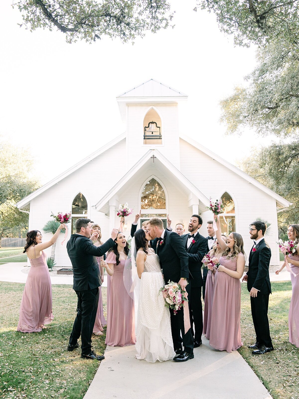 Chandelier- of-Gruene-San-Antonio-wedding_0003