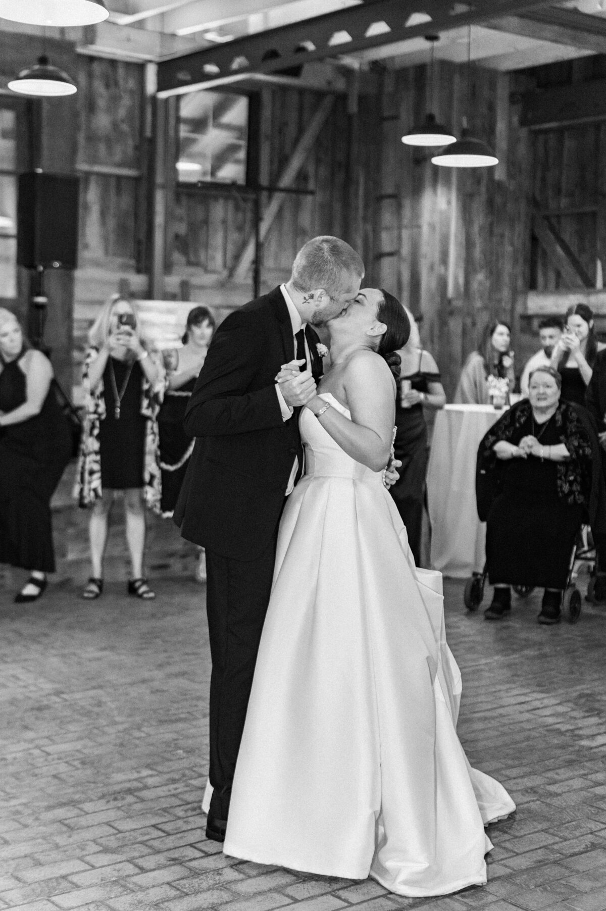 erik_sam_first_dance-12