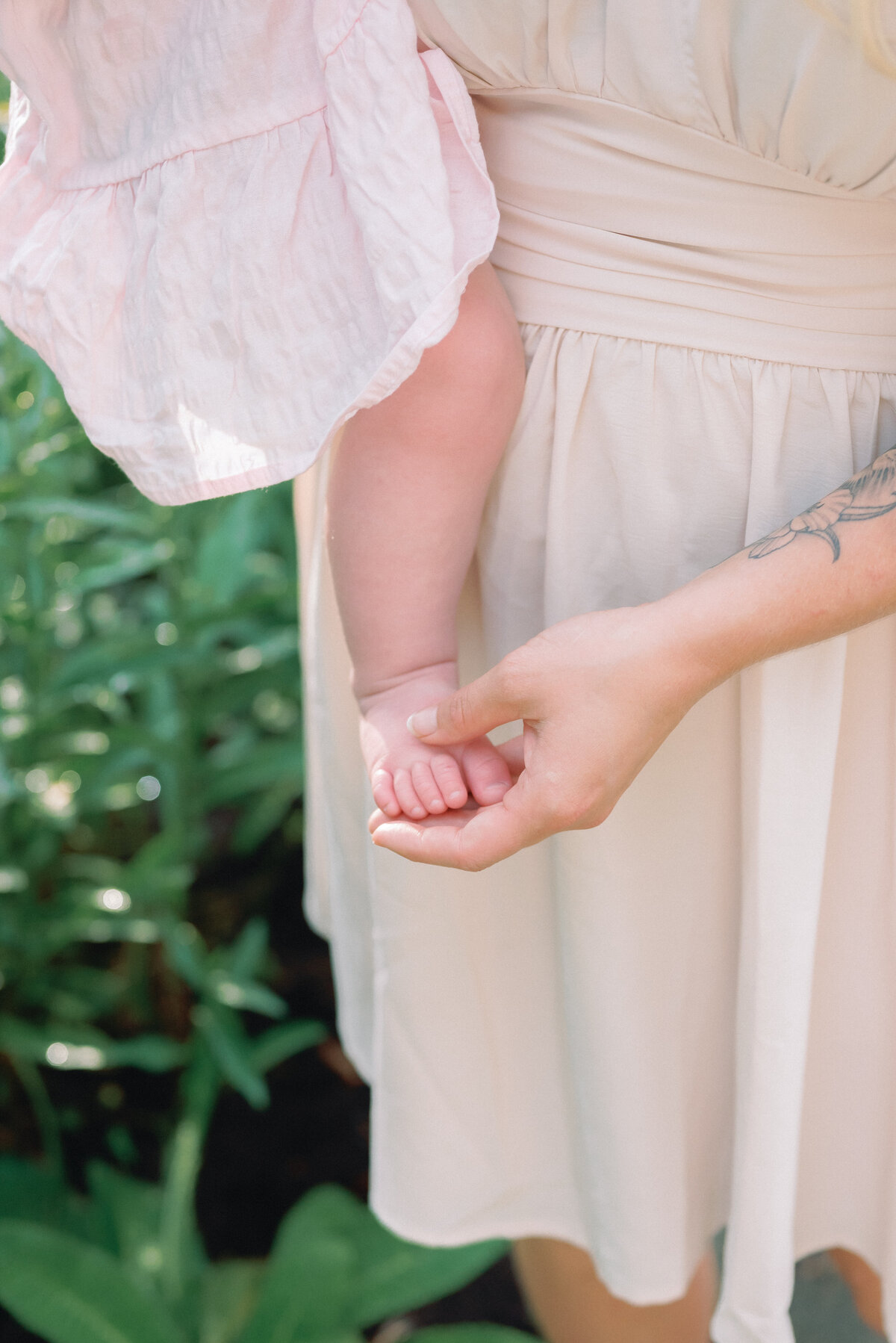 Brooke Lacombe is an Ottawa, Ontario based family photographer, specializing in motherhood, maternity, newborn and family fine art photography.