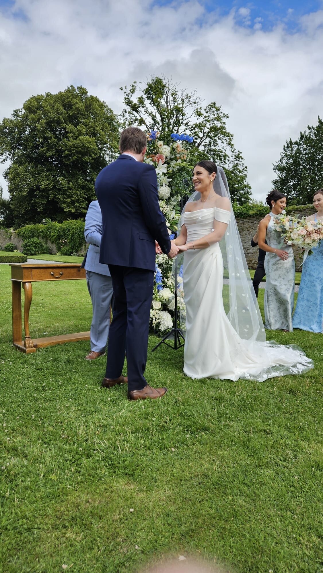 bride-and-groom-wedding-ceremony