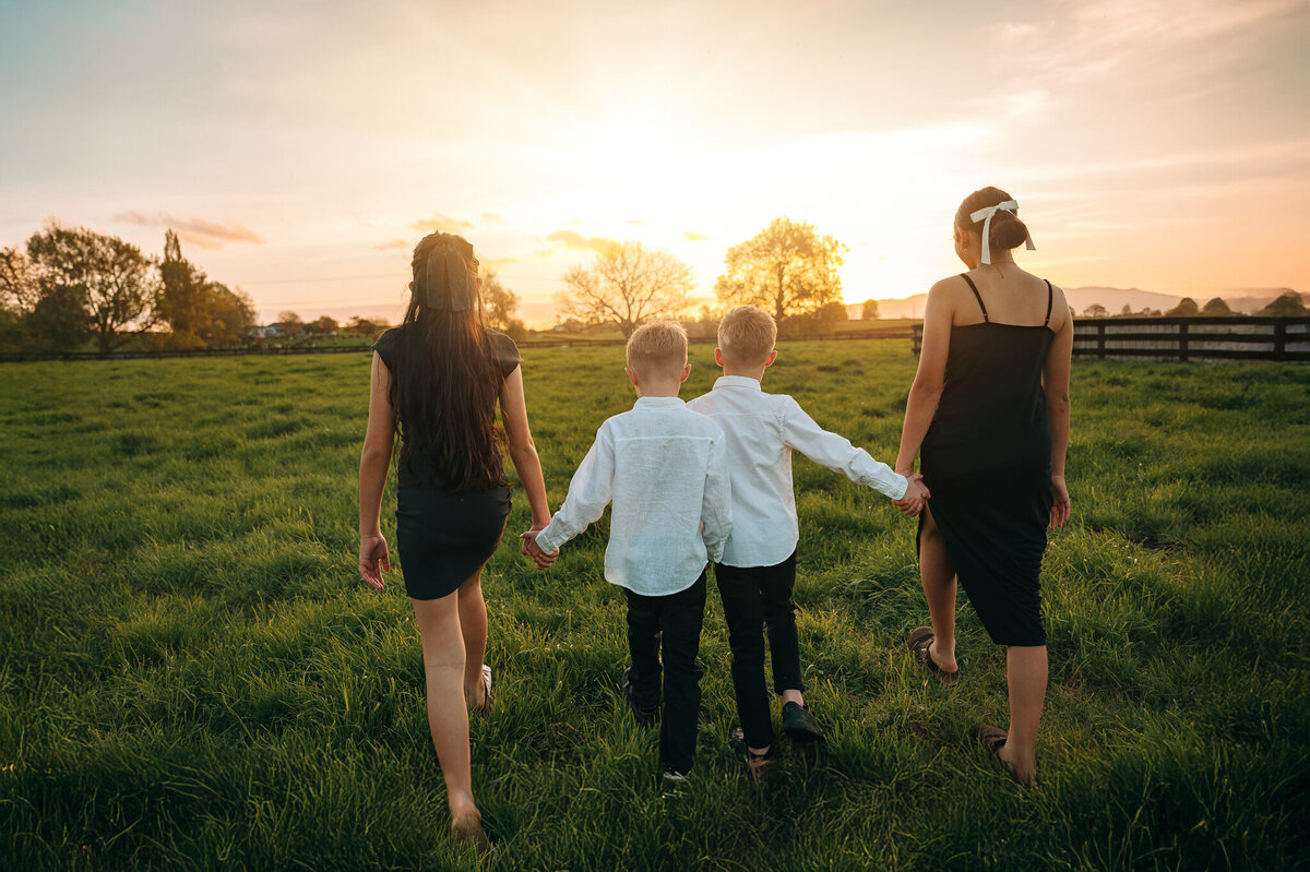 Barn photograph 5 siblings-1-3