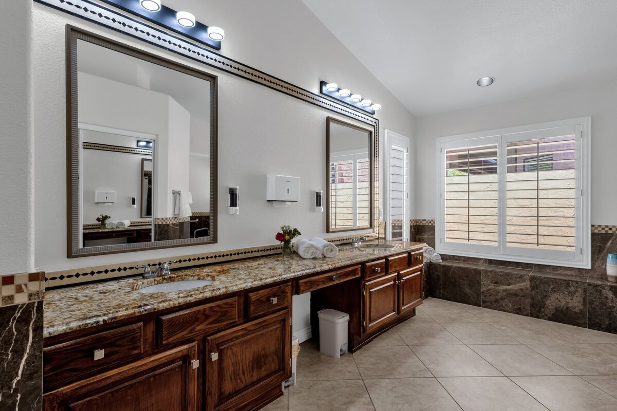 16-web-or-mls-17814-n-56th-st