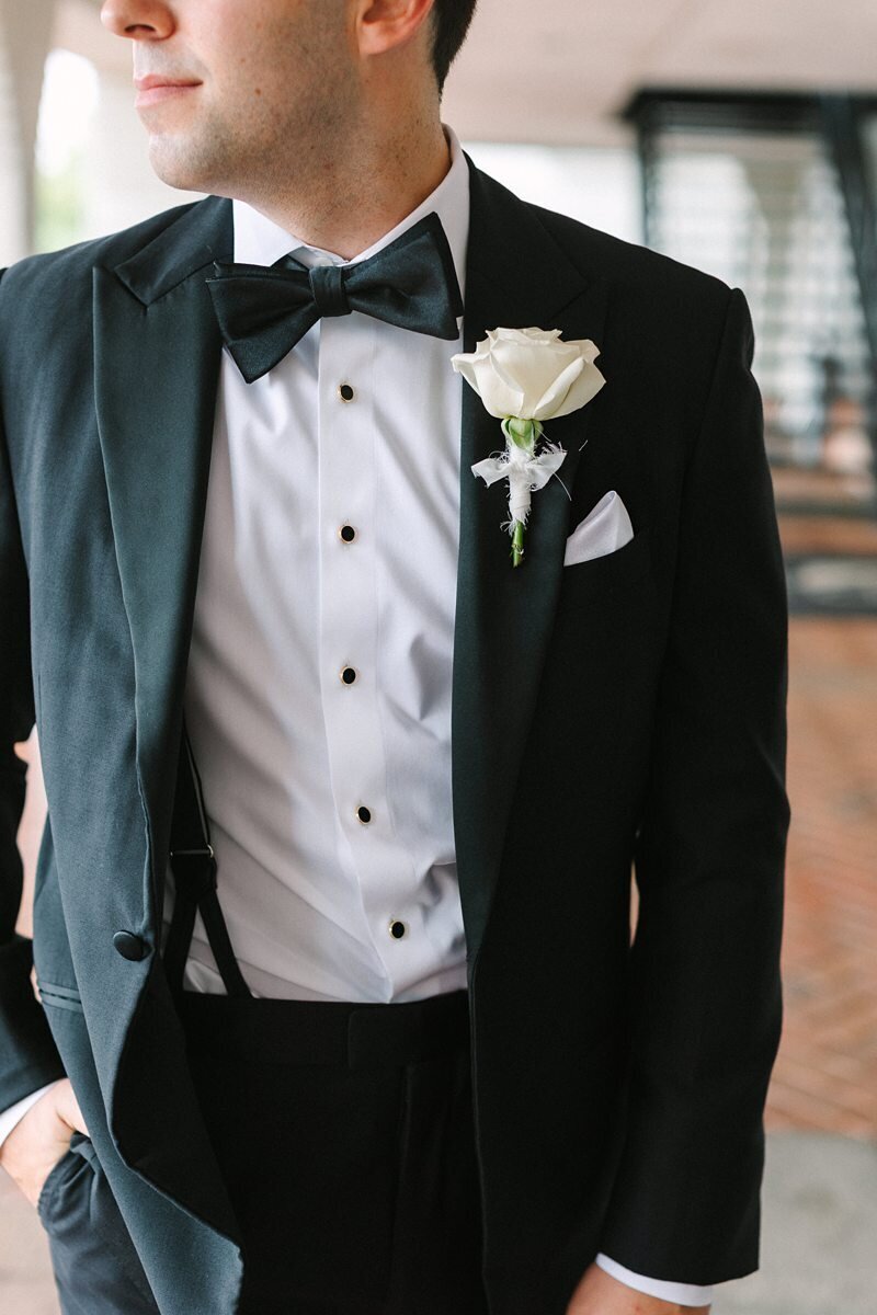 groom-relaxed-prep-evansville-country-club11