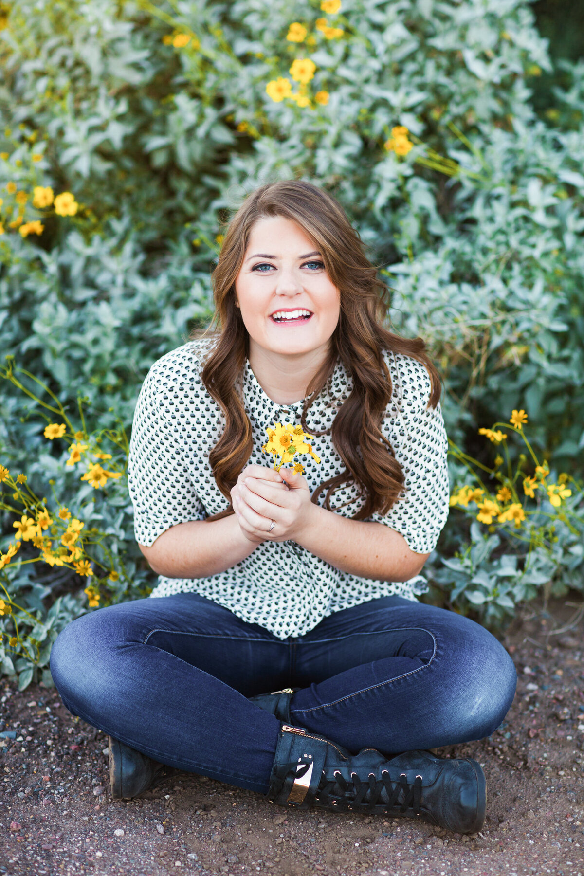 high school senior girl posing for Scottsdale senior photography session with flowers