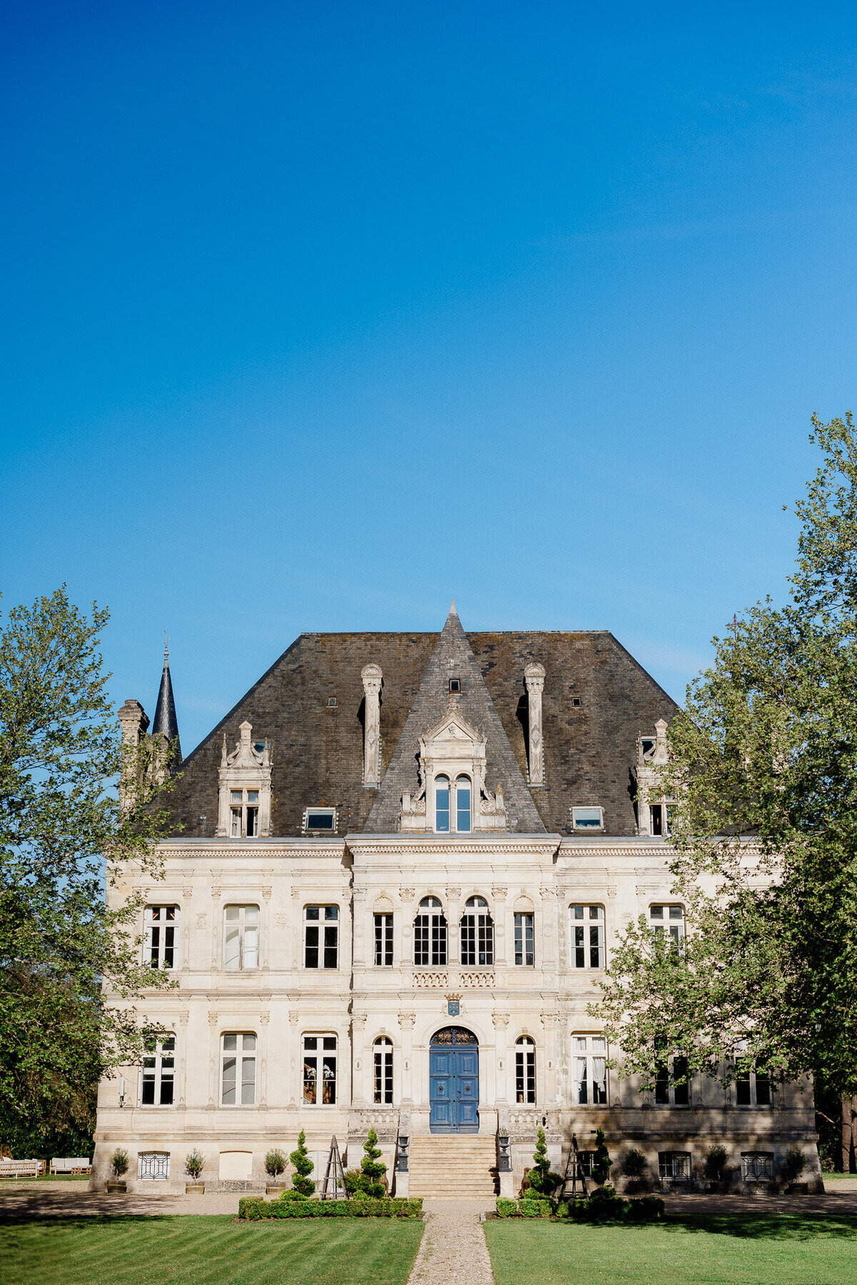 Modern_Chic_Chateau_Valouze_Destination_Wedding_Photographer-82