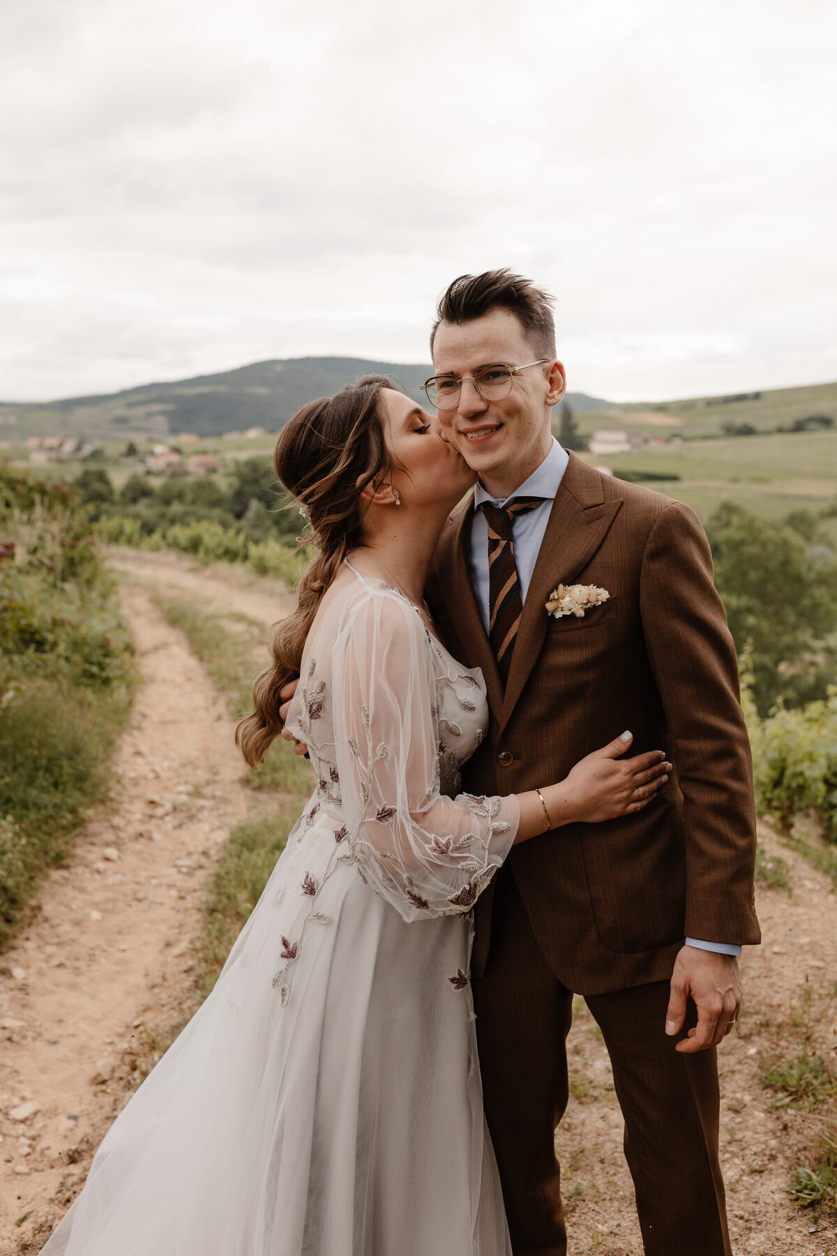 Aryna-et-Nathan-couple-mariage-exterieur-nature5