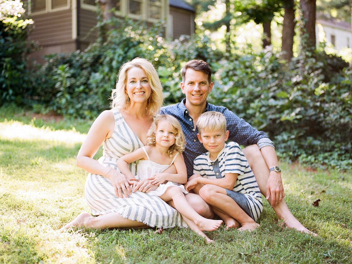 backyard-summer-family-photos-amy-nicole-photography-0015
