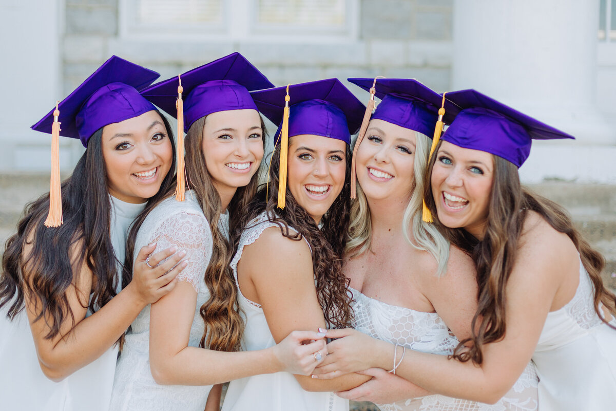 MeganHannahMorganKatMadison_AngelikaJohnsPhotography_JMU_JamesMadisonUniversity_GraduationSeniorPhotos-4787