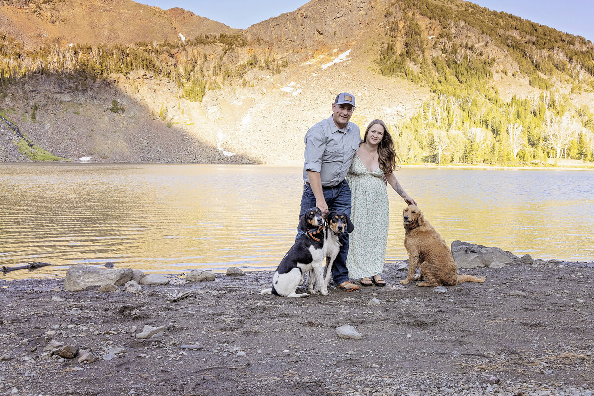 Shanna-Mae-Photography-Montana-Photographer-Engagement-Couples-Mountains-Sunset-Ennis-Bozeman-004