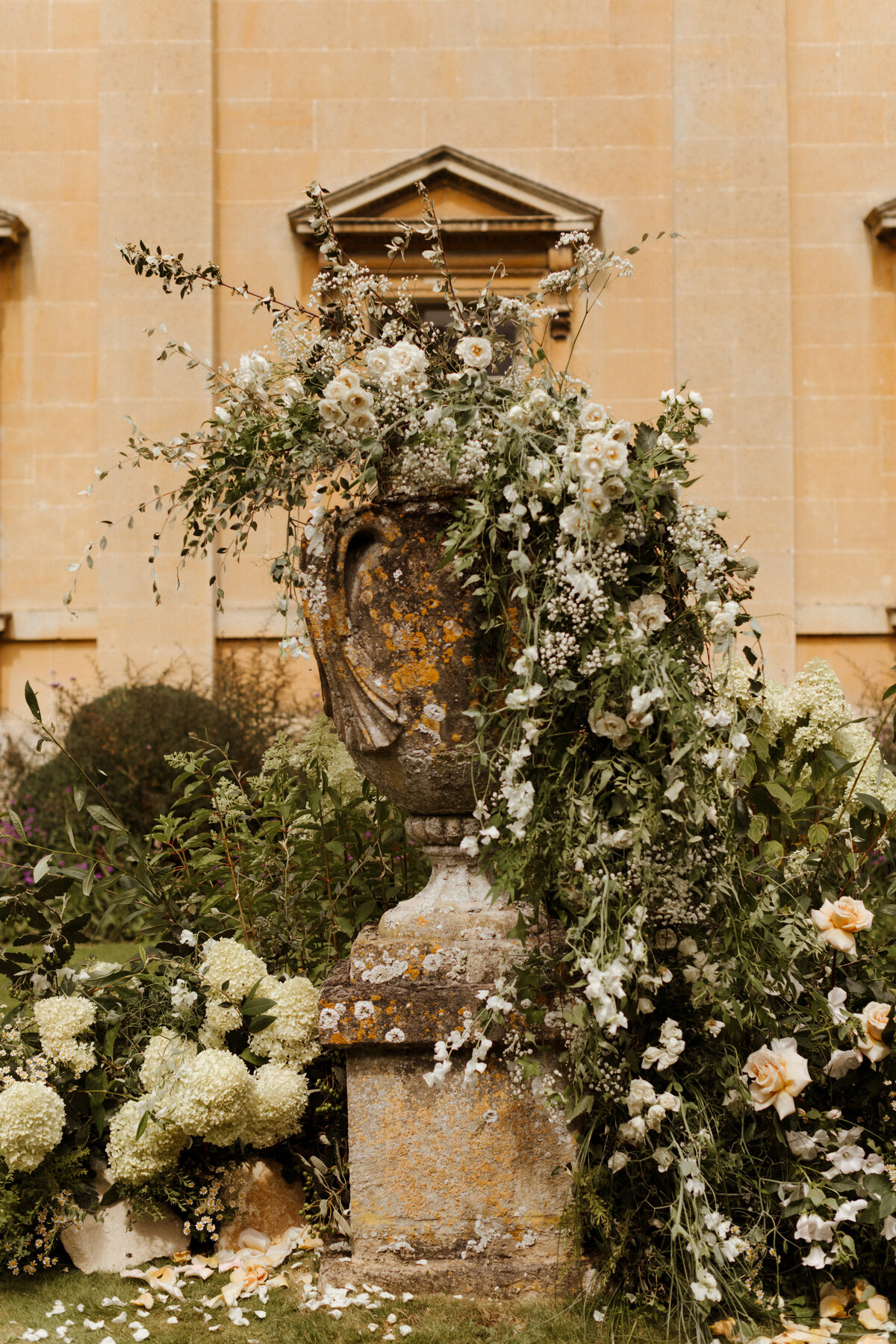 Attabara Studio UK Luxury Wedding Planner at Belcombe Court-Attabara Studio UK Luxury Wedding Planner at Belcombe Court-33-9674-NT