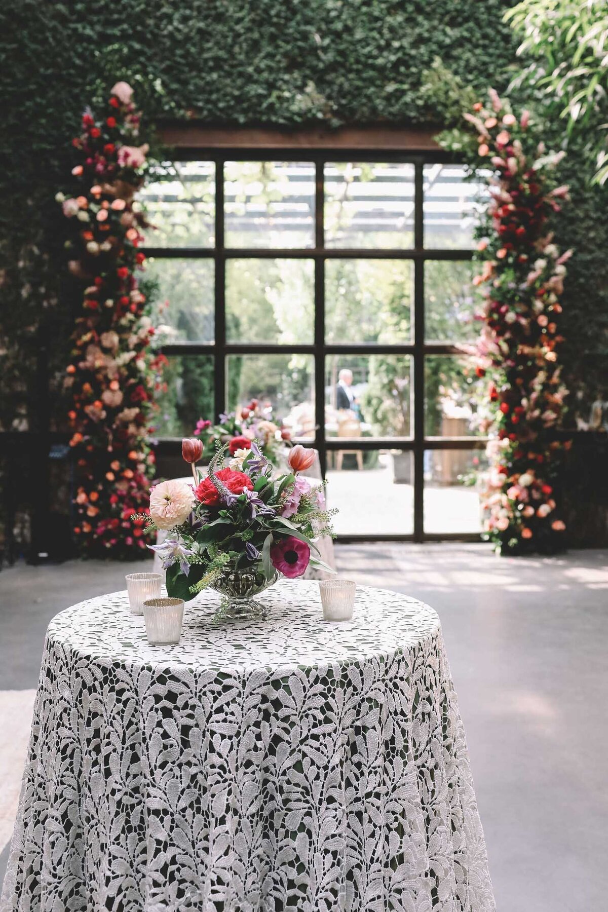 jaclyn-fisher-events-planning-colorful-summer-garden-wedding-in-nyc-35