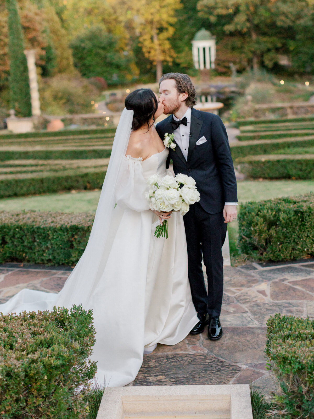 11-05-2022 Jackson & Audra Wedding at the Philbrook Museum Tulsa Wedding Photographer Laura Eddy-478