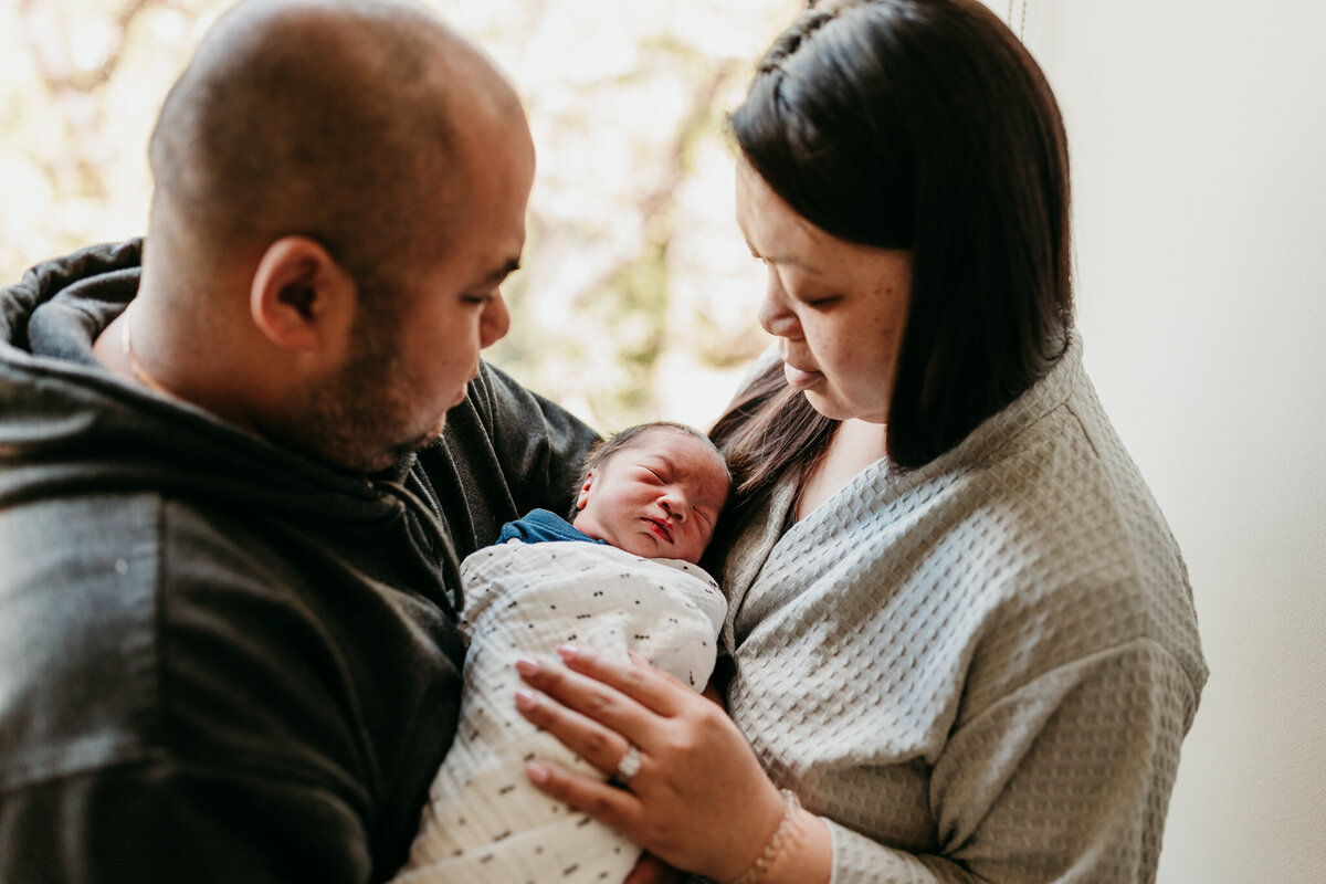 best NW Arkansas fresh 48 portraits, fresh 48 photoshoot Rogers Arkansas, newborn photographer near me, newborn photography Rogers AR, Northwest Arkansas fresh 48 photography