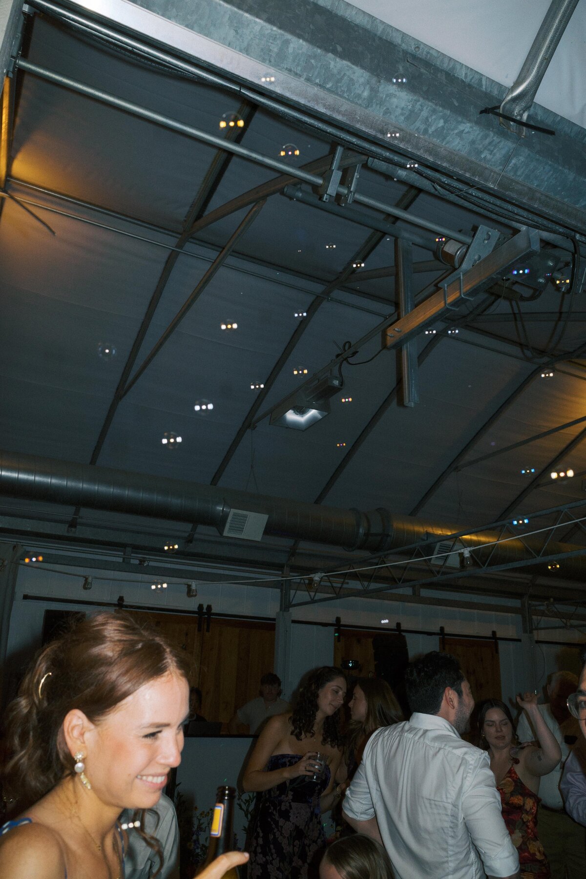 bubbles-in-air-wedding-party