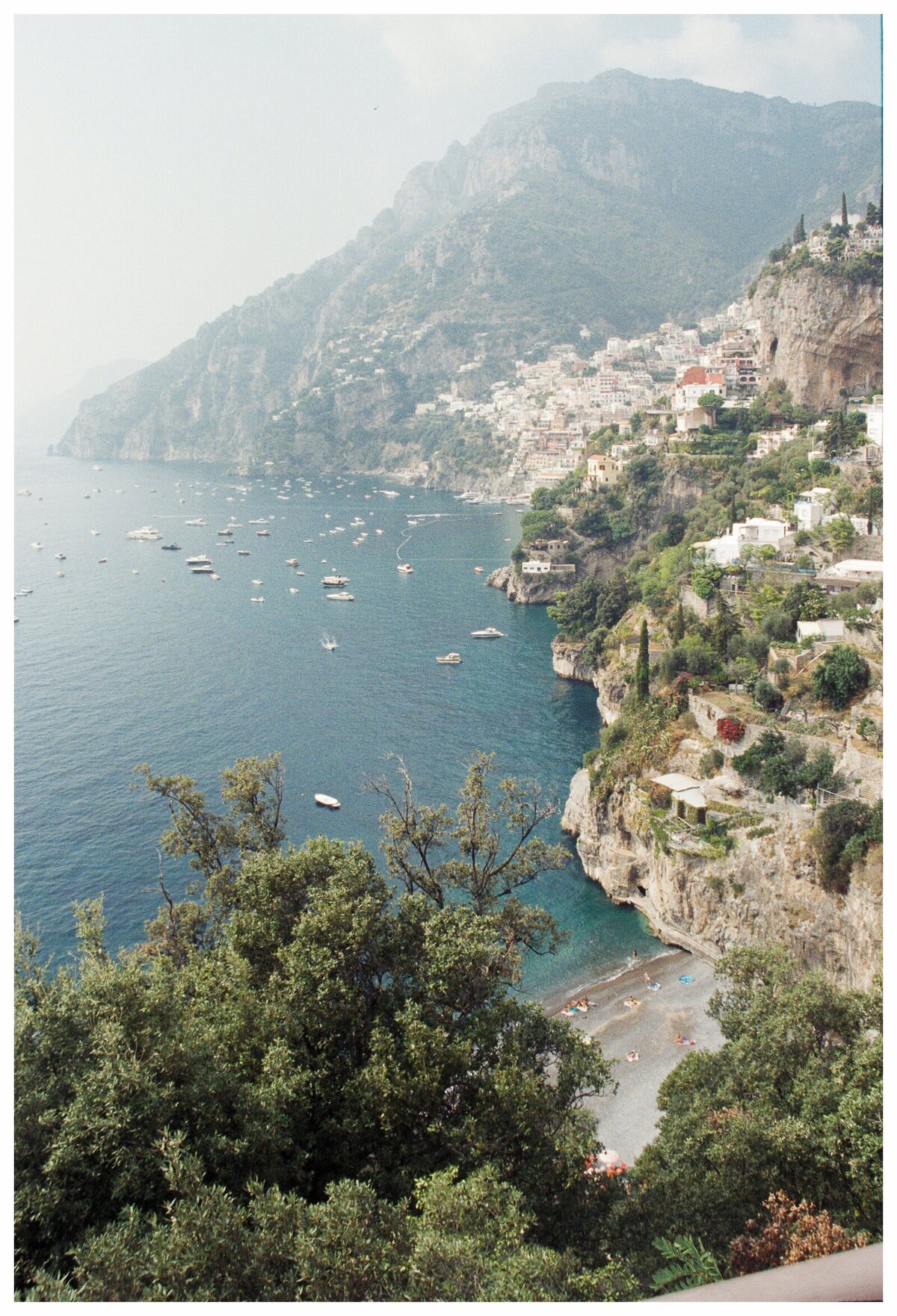 Positano-Amalfi-Coast-Vintage-Car-Vespa-Photographer-Couple_0167