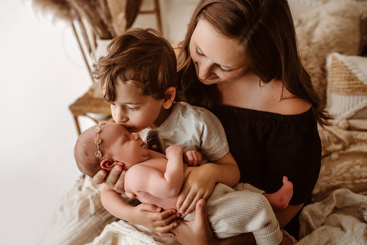 family-centered-newborn-session