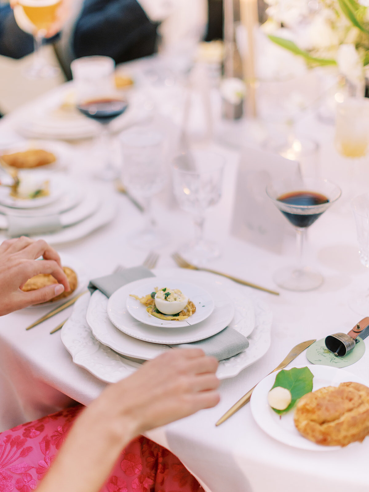 wedding-reception-guests-dinner