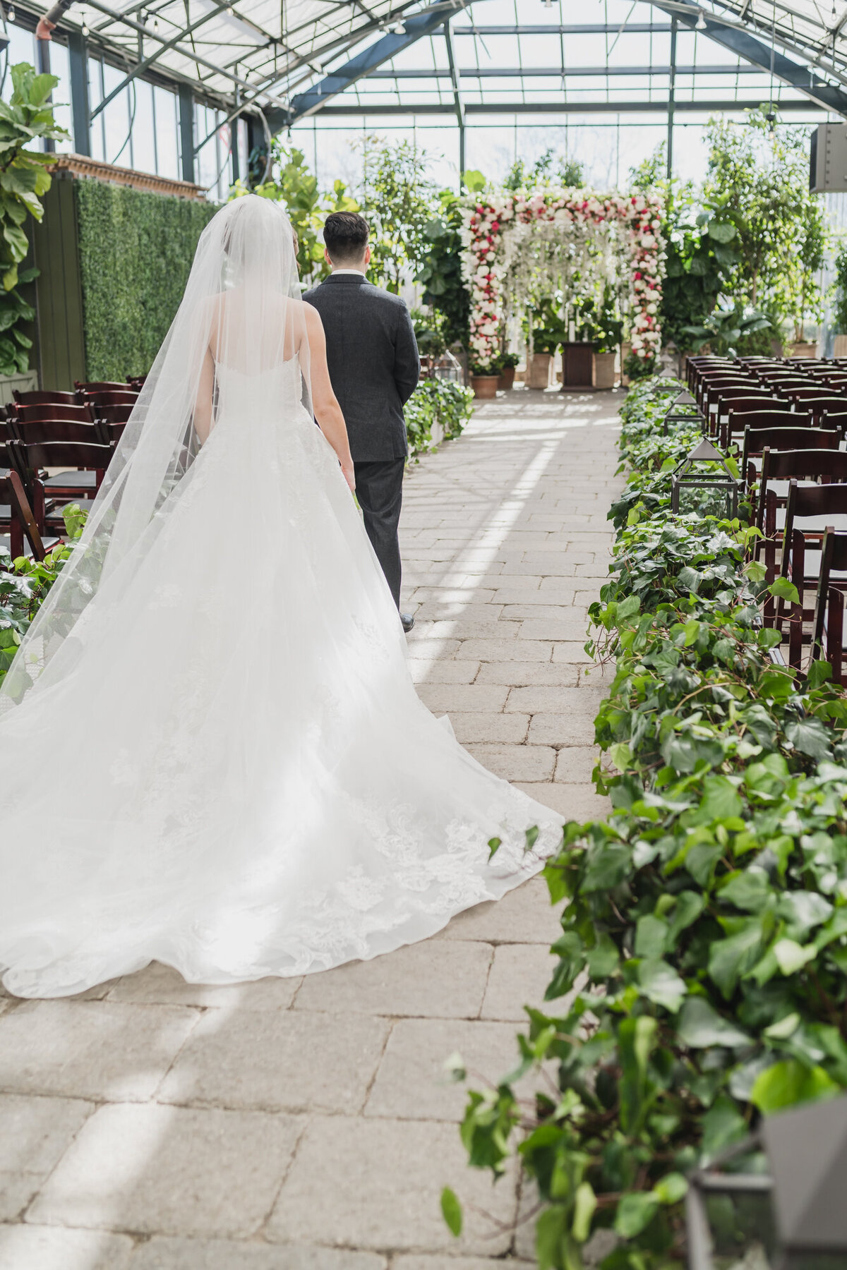BLUSH AND BLACK SPRING PLANTERRA CONSERVATORY WEDDING IN WEST BLOOMFIELD, MICHIGAN PROVIDED BY KARI DAWSON, TOP-RATED DETROIT WEDING PHOTOGRAPHER, AND HER TEAM24
