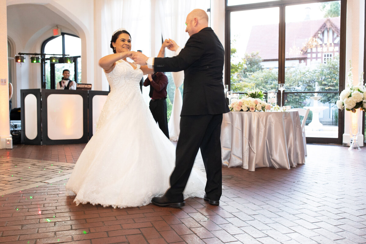 romantic-indoor-wedding-dance-atlanta-history-center-bride-groom-twirling