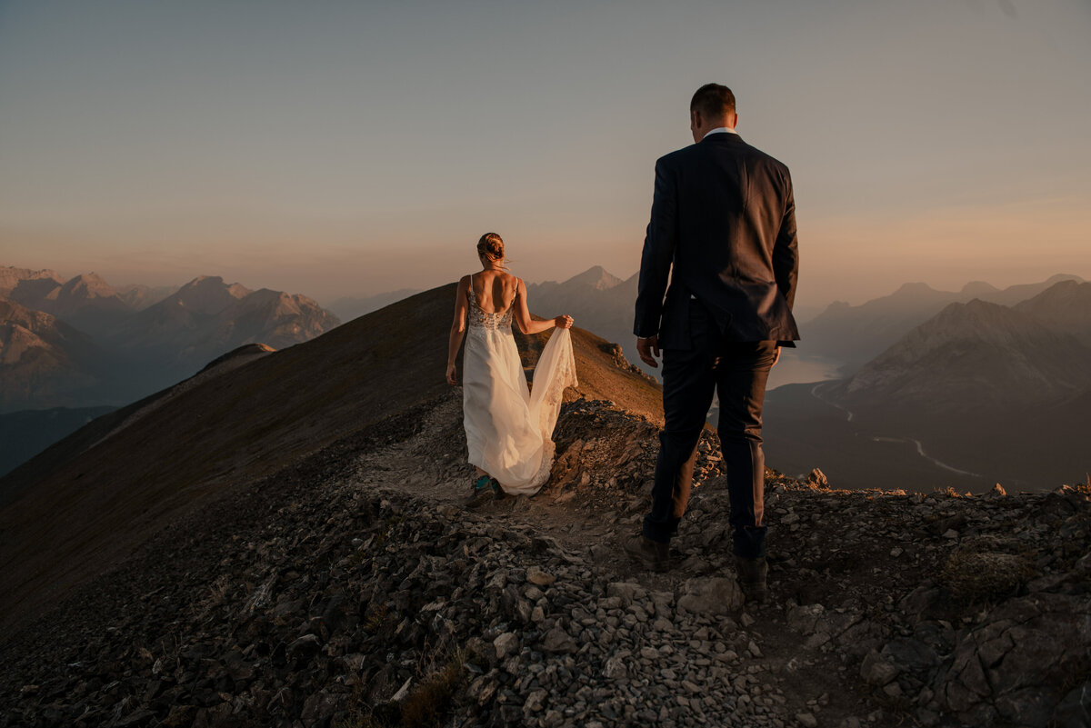 hiking-elopement-photographer-27