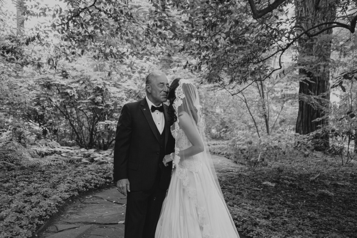 KATHLEEN-NICK-SUMMER-WEDDING-AT-BUTTERMILK-FALLS-INN-NY_PHOTOS_BY_MARIA_B_LUNG_0240