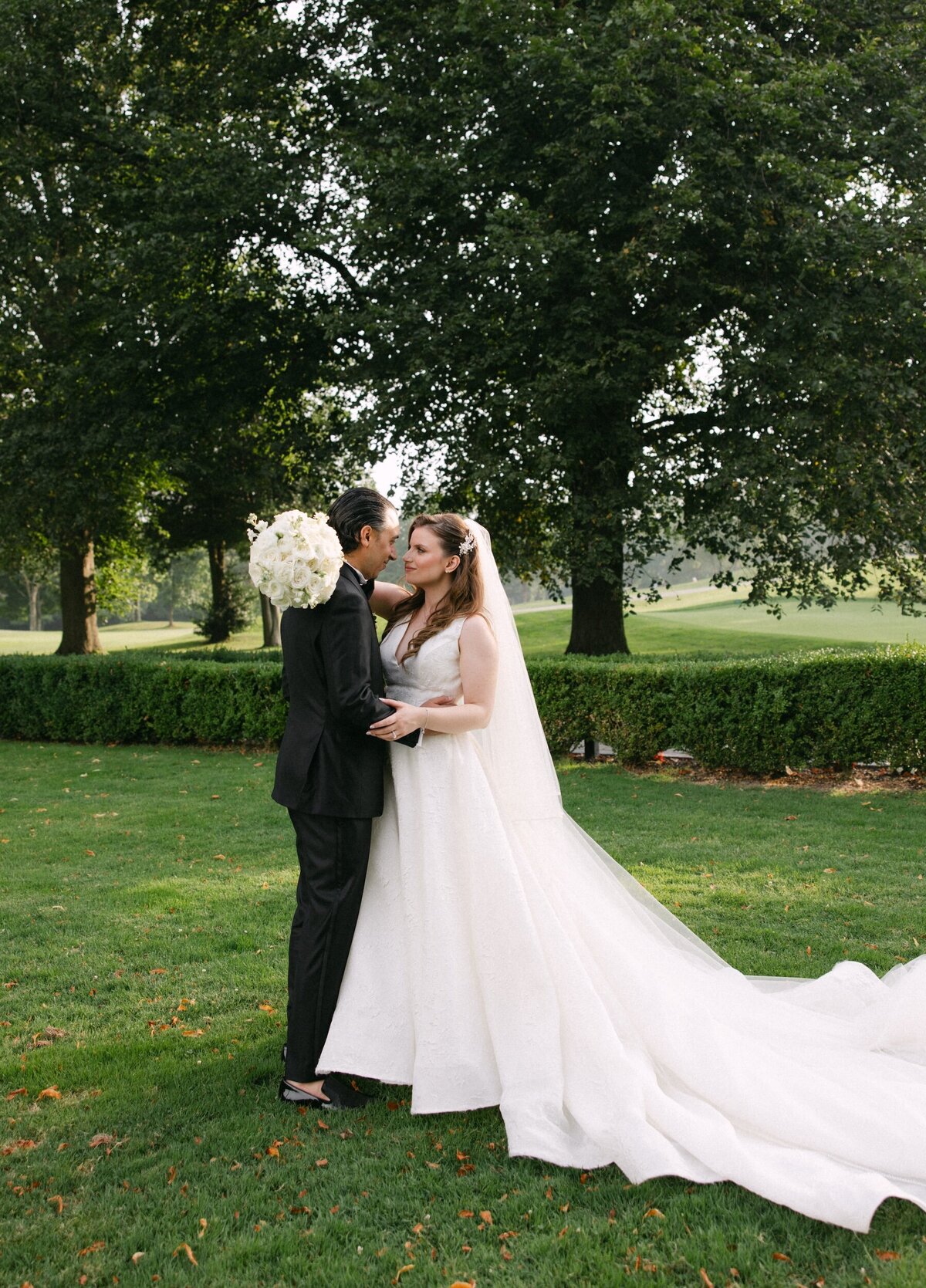 simply-white-bridal-ny-bride-in-anne-barge-gown