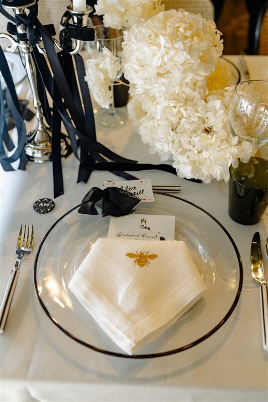 Bee embroidered napkin, with bows