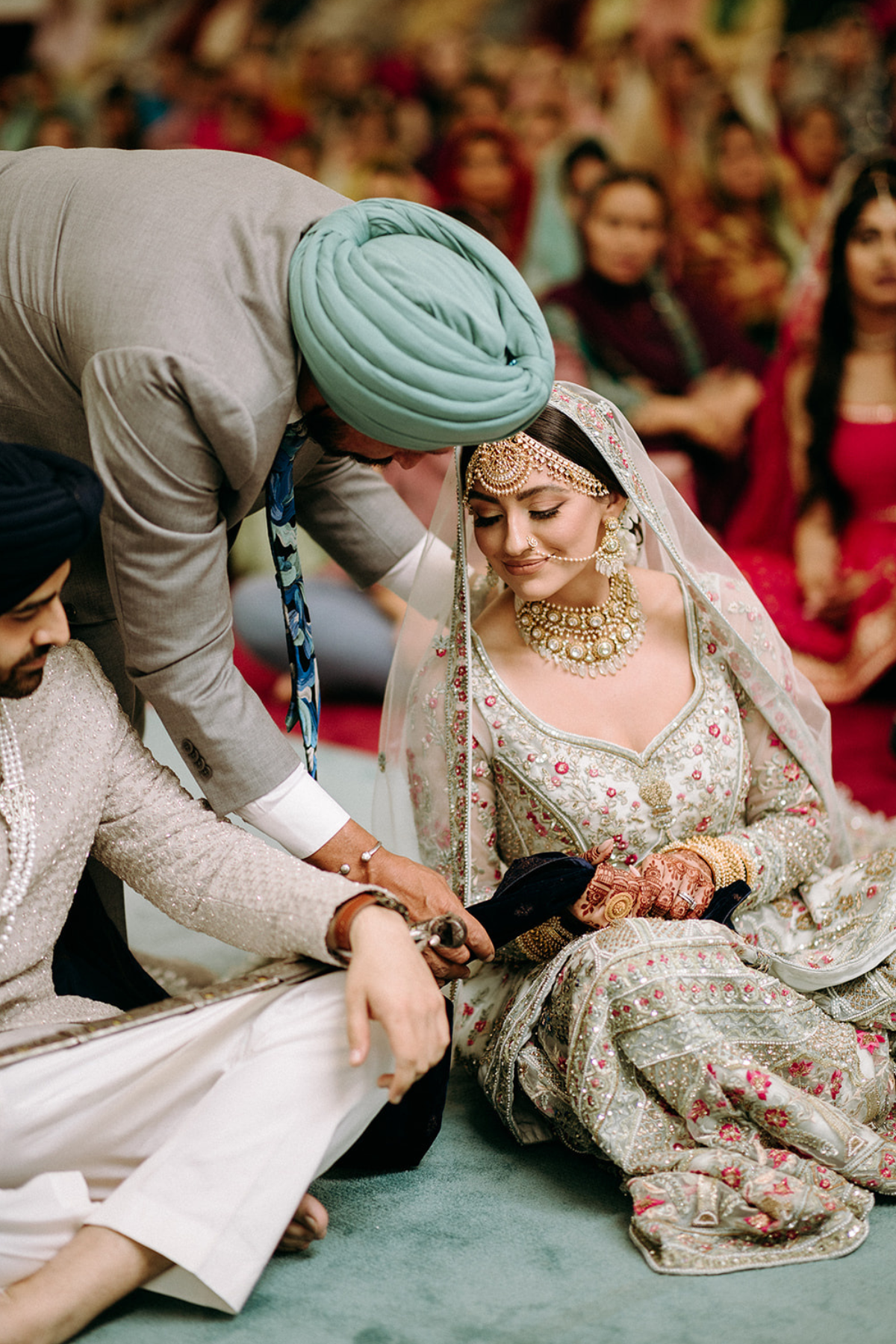 sikh-wedding-ceremony-blue-pink-bride-dad
