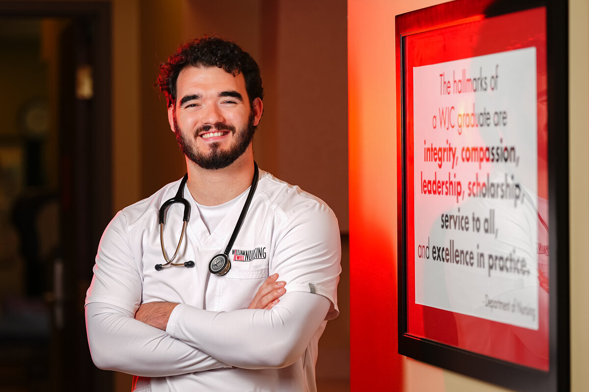 kansas-city-marketing-photography-people-0113-doctor-portrait-in-office