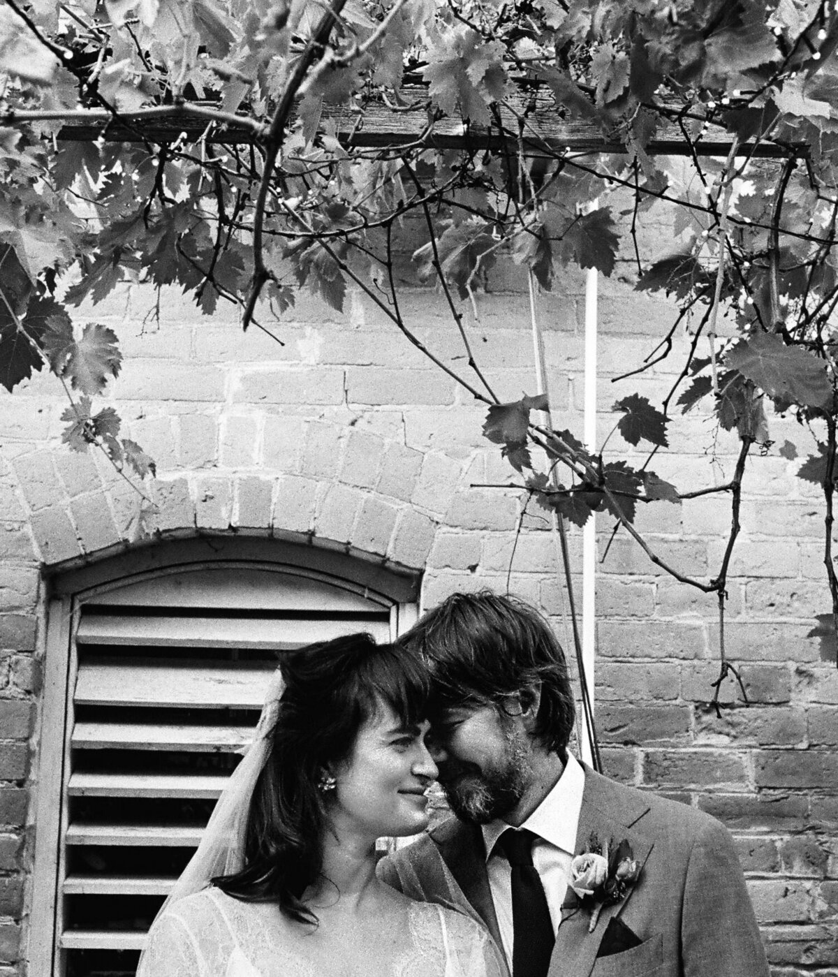 35mm-film-wedding-photos-castlemaine-lilli-jake-Briars-Atlas-4302
