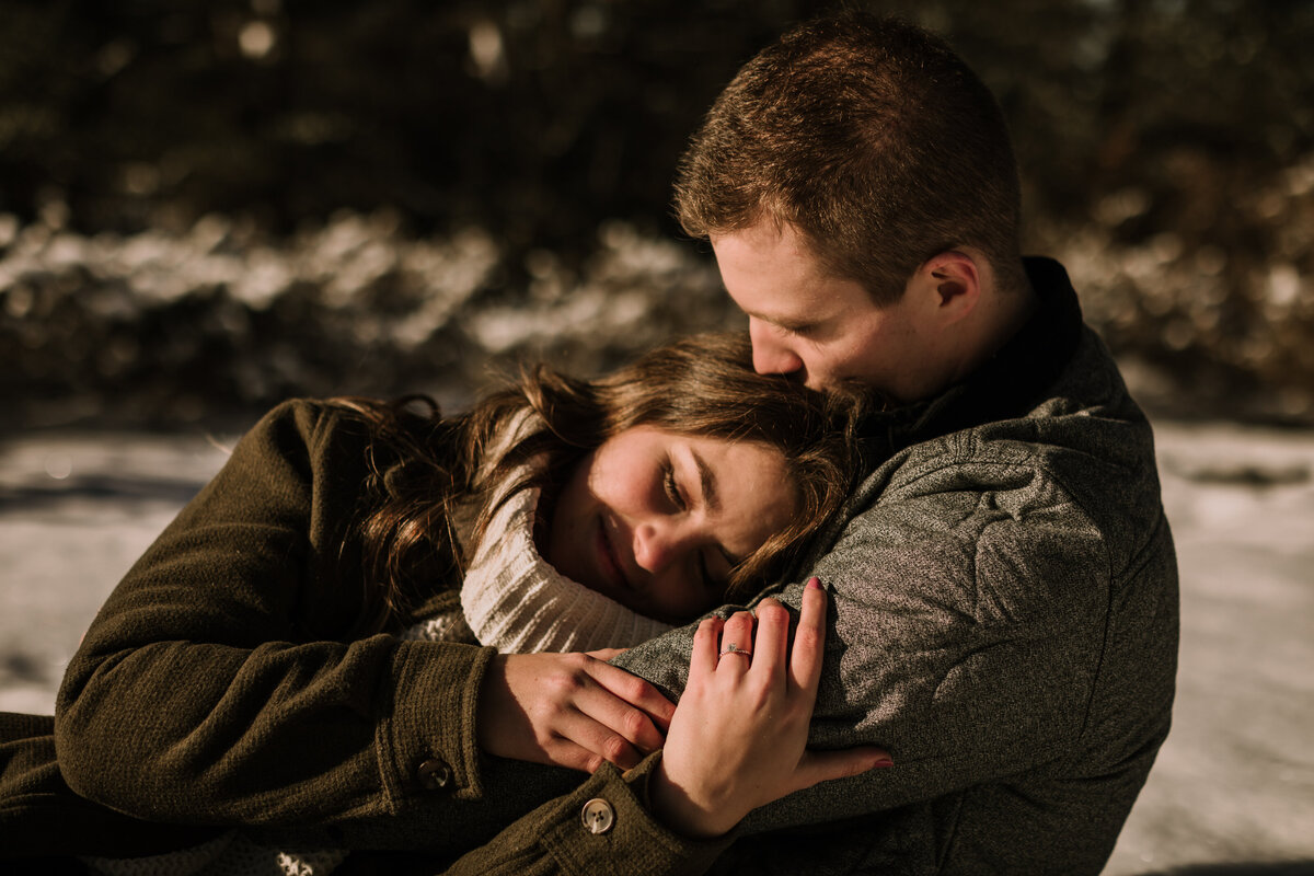 brianna-alex-engagement-muskoka-winter-snow-4