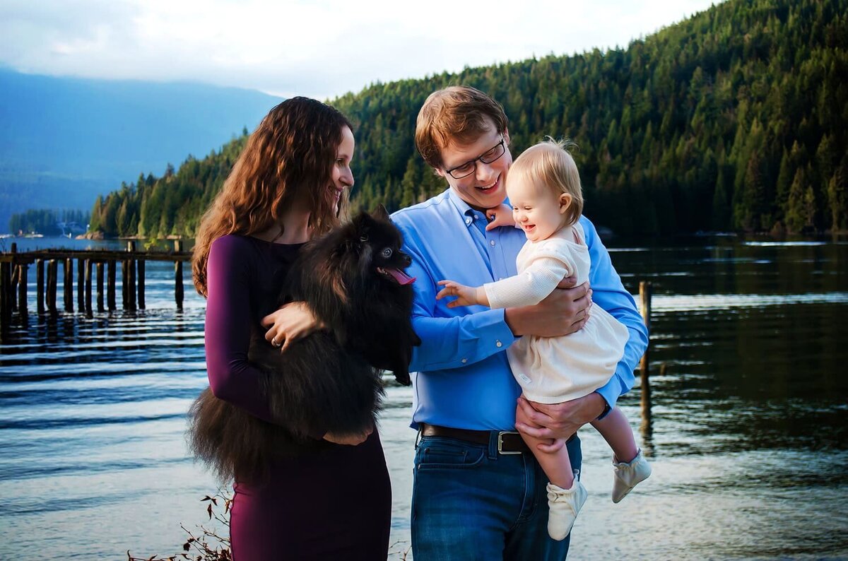 outdoor-family-photography_vancouver-fraser-valley_barnet-marine-park_mother-father-baby-daughter-dog