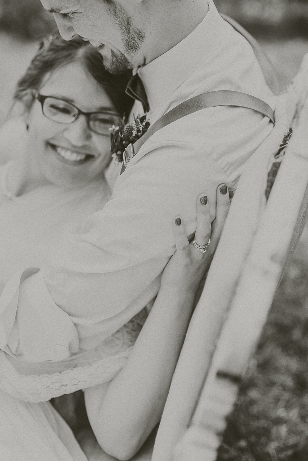 wedding photos | Iowa wedding photographer | Iowa Photographer | Playlife | Cedar Rapids | Iowa City | Kalona | Alaynna Ann Schwartz-9