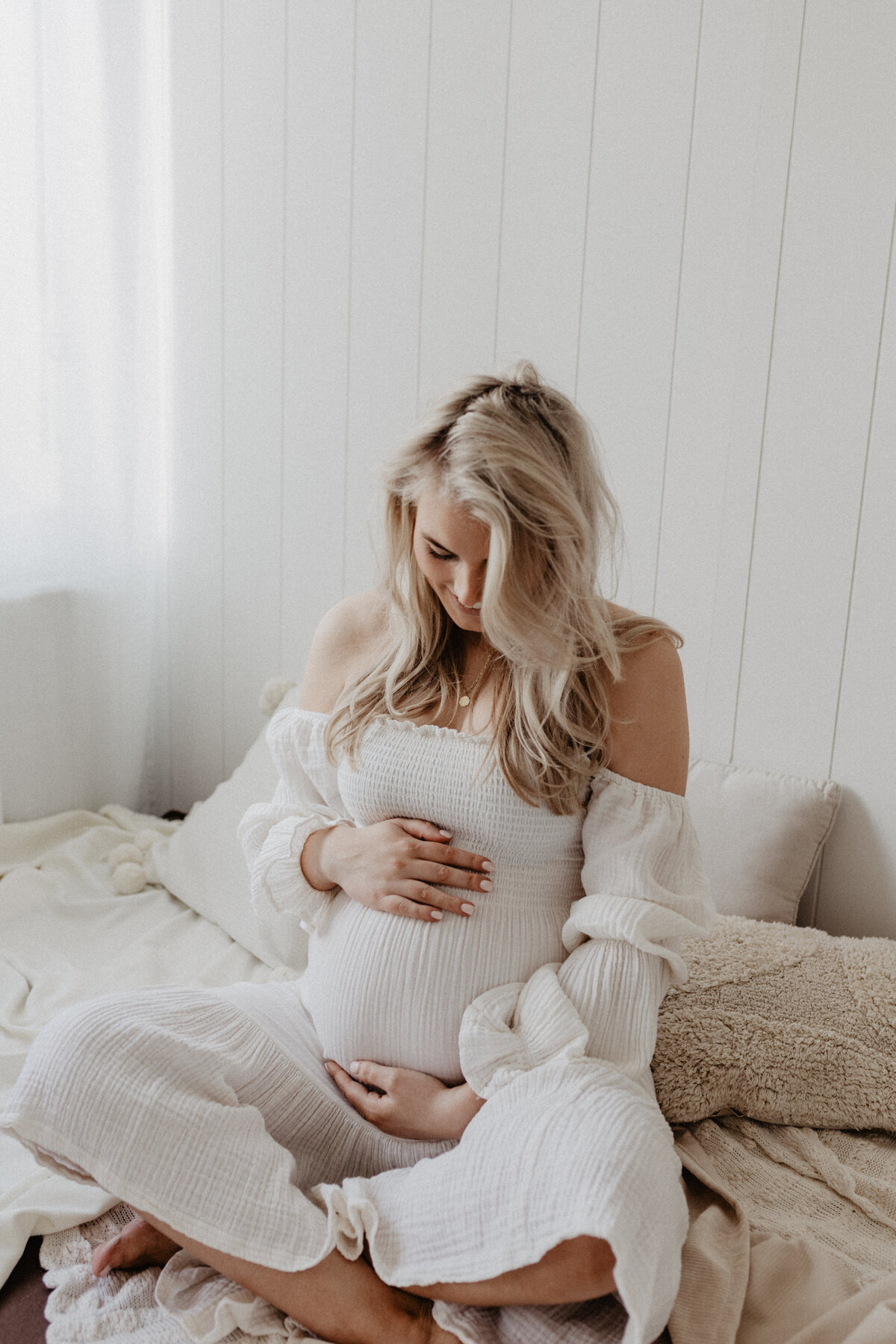 Fotograaf Medemblik newbornshoot moederschap baby  Noord-Holland zwangerschap