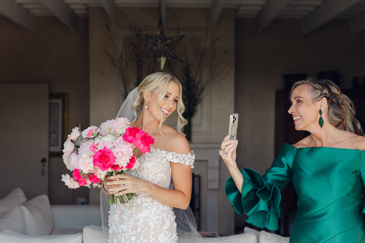 ellie-getting-ready-5216
