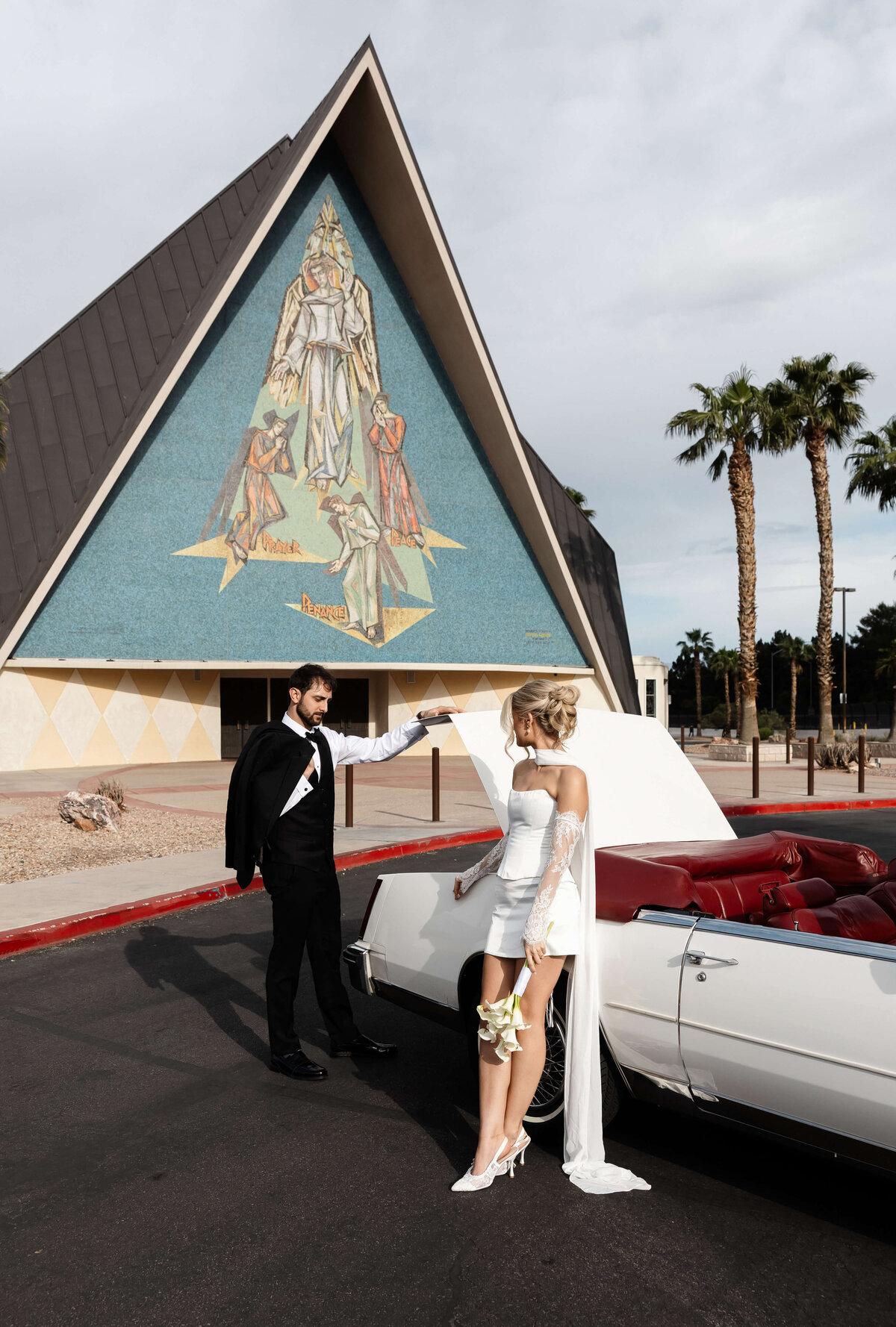 74_riskyexposure_maddie-noah_las-vegas-elopement-photography