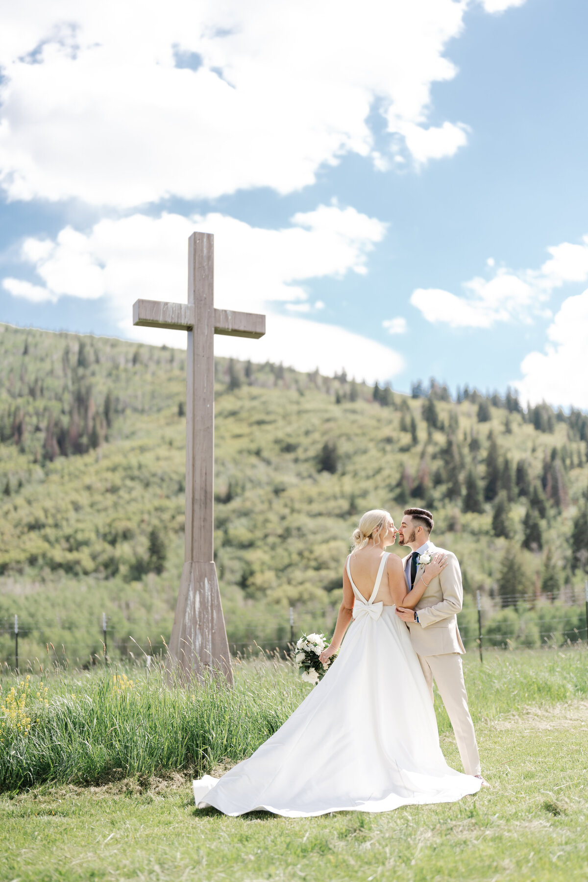 montage-summer-park-city-catholic-wedding-pepper-nix-loganwalkerphoto-419L-1199