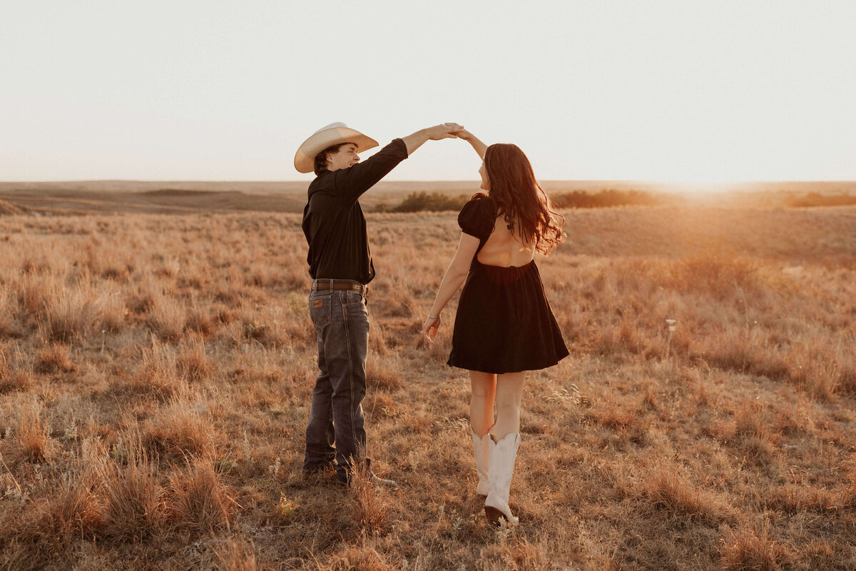 pratt-kansas-engagement-with-the-wandering-2