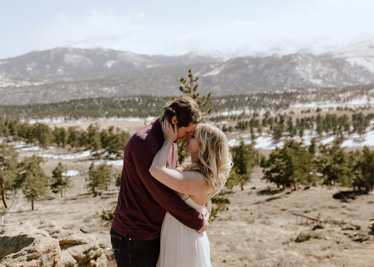 ashlynnshelbyphotograhpy_ 3m curve _ Rocky Mountain National Park Engagement Shoo-12