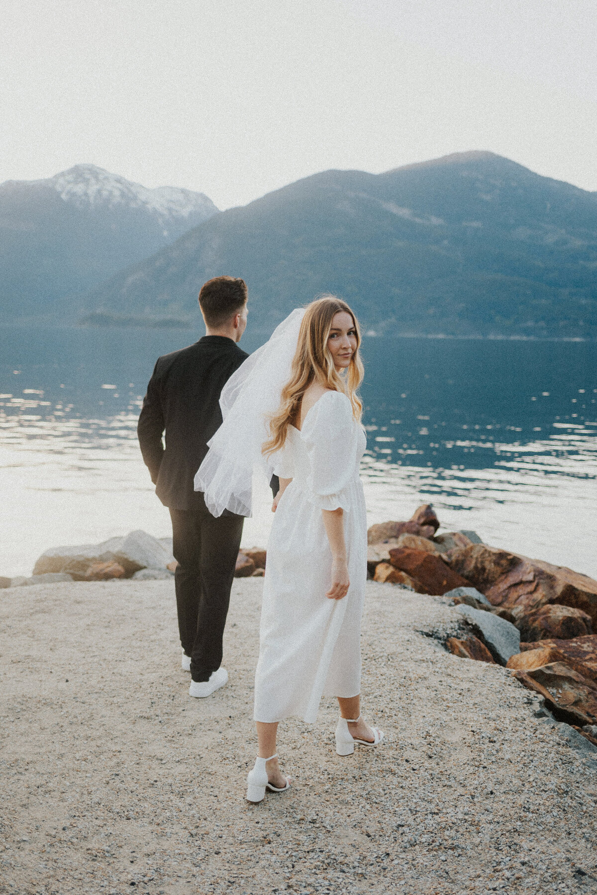 Photos by Canadian wedding and elopement photographer Sarah Rolles Photography