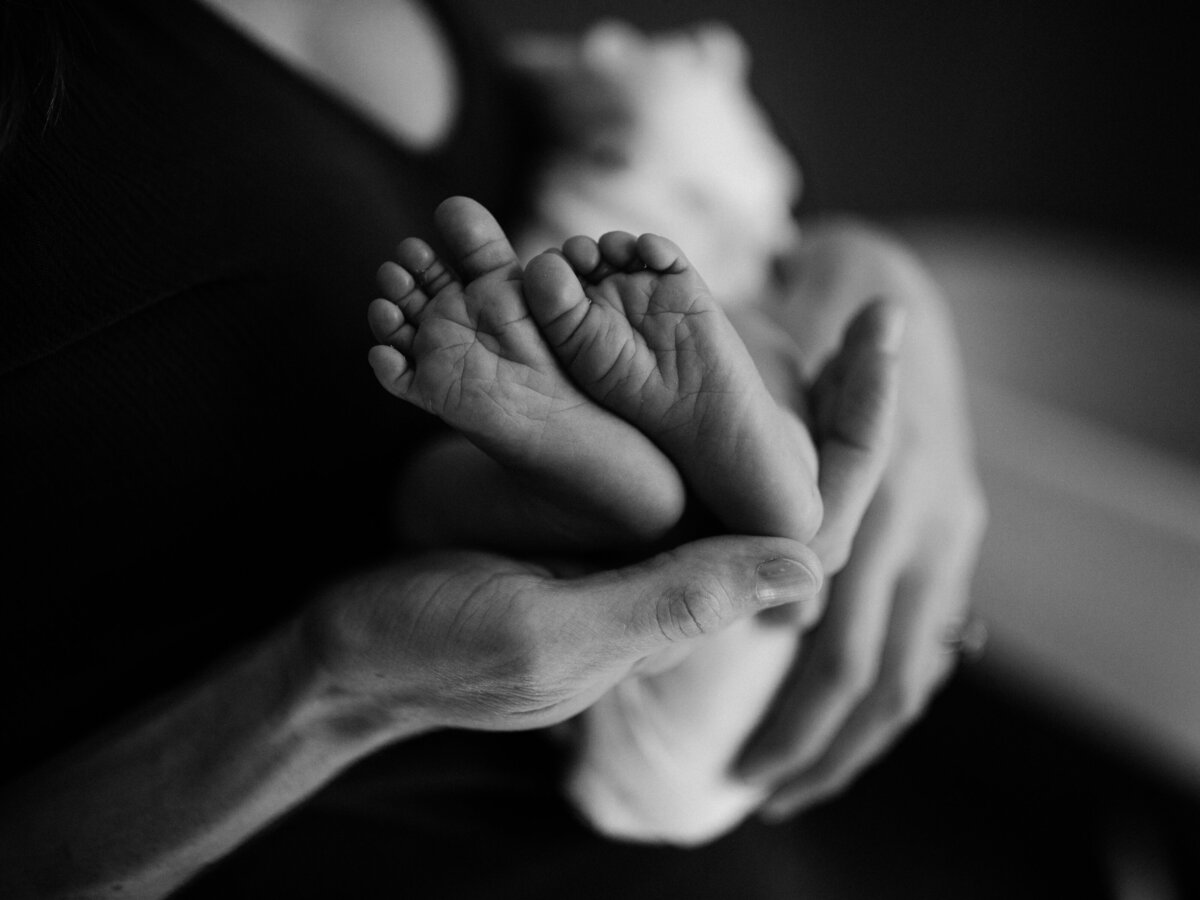 newborn baby boy feet