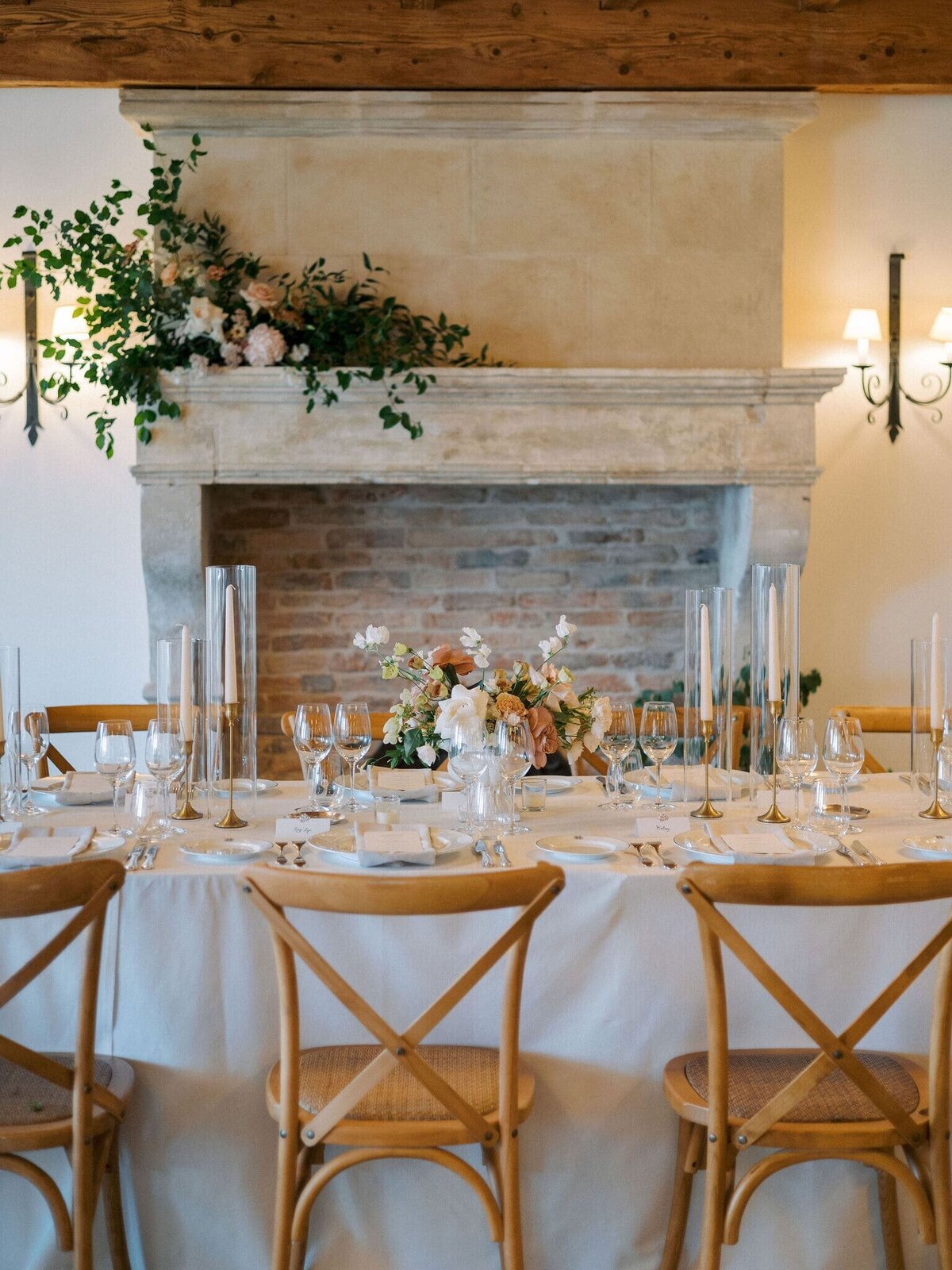 French-style-decoration-exceptional-wedding-dinner