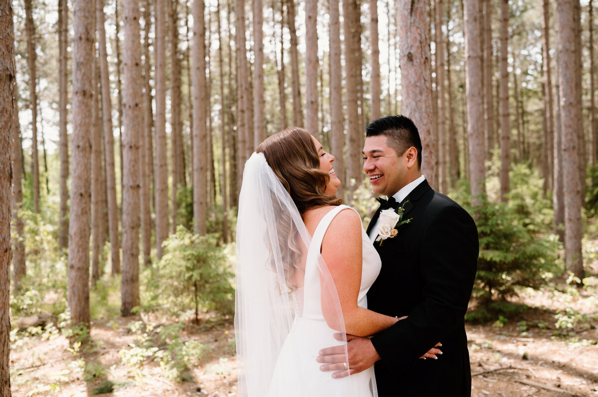 pinewood-wedding-cambridge-minnesota-julianna-mb-photography-15