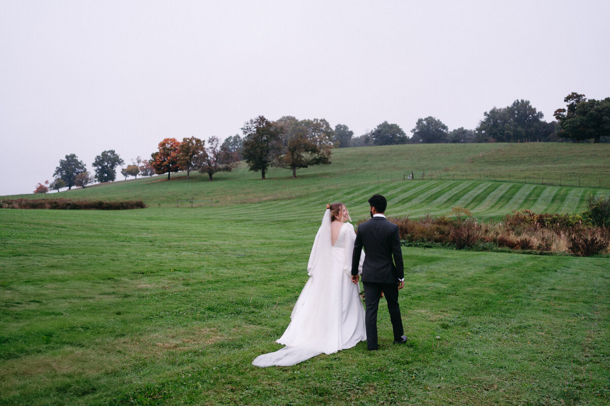 wedding portraits at Gibbet Hill in Groton, MA