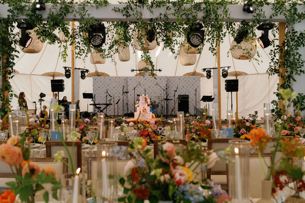 Colorado-wedding-planner-tented-wedding-stage-backdrop